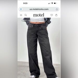 Motel Rocks
Low Rise Parallel Jeans in Vintage Black
W24 L32
New
